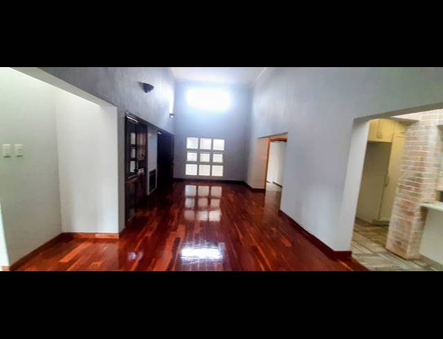 4 BEDROOM FREESTANDING FOR SALE IN GLEN MARAIS